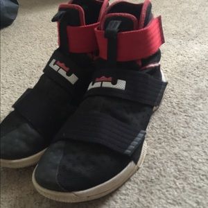 Lebron Soldier 10